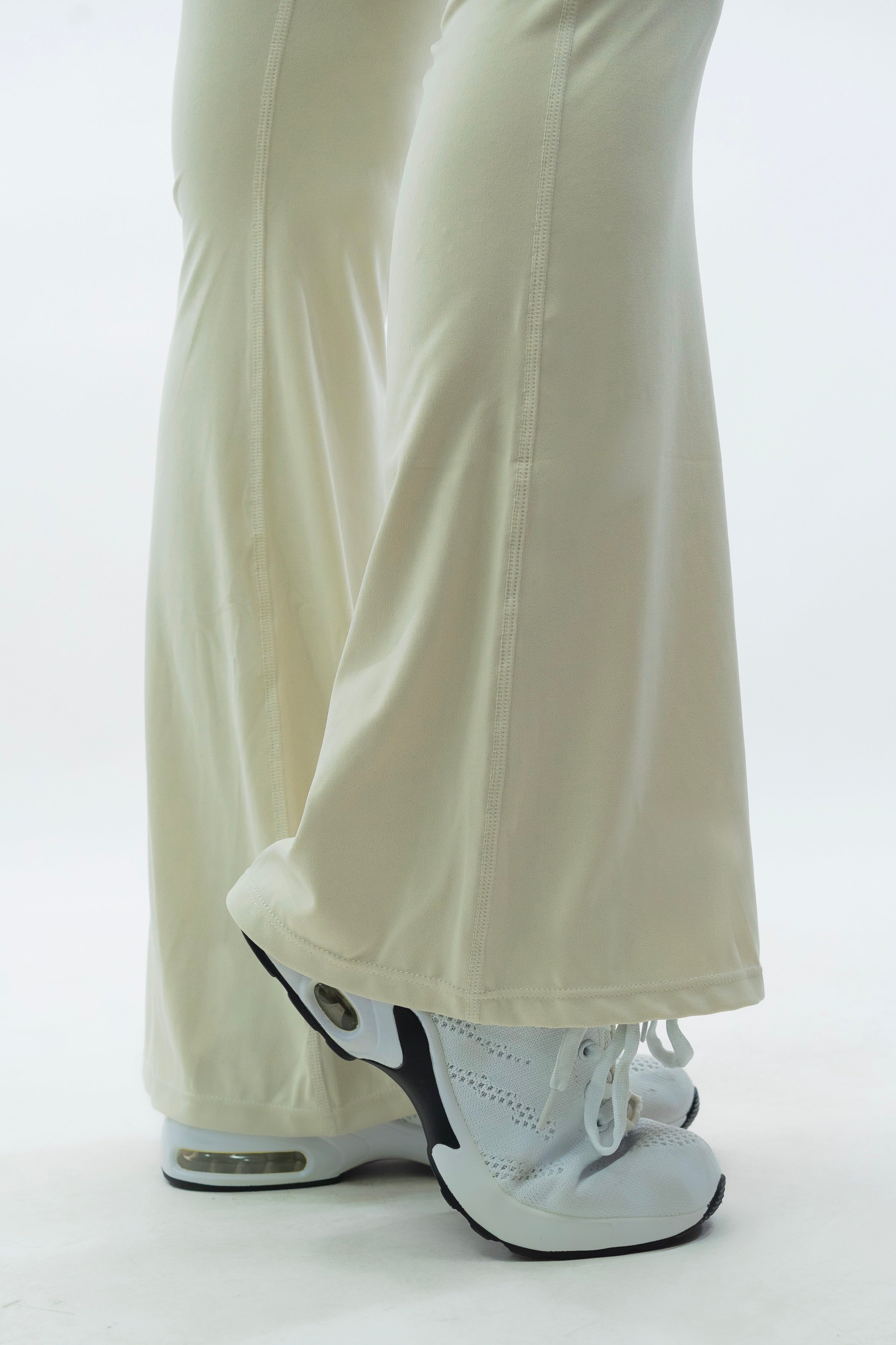 LEGGINGS A ZAMPA DI ELEFANTE VENUS CREMA