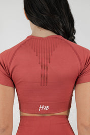 CROP TOP PERFORMANCE AUTUMN RED - MANICA CORTA