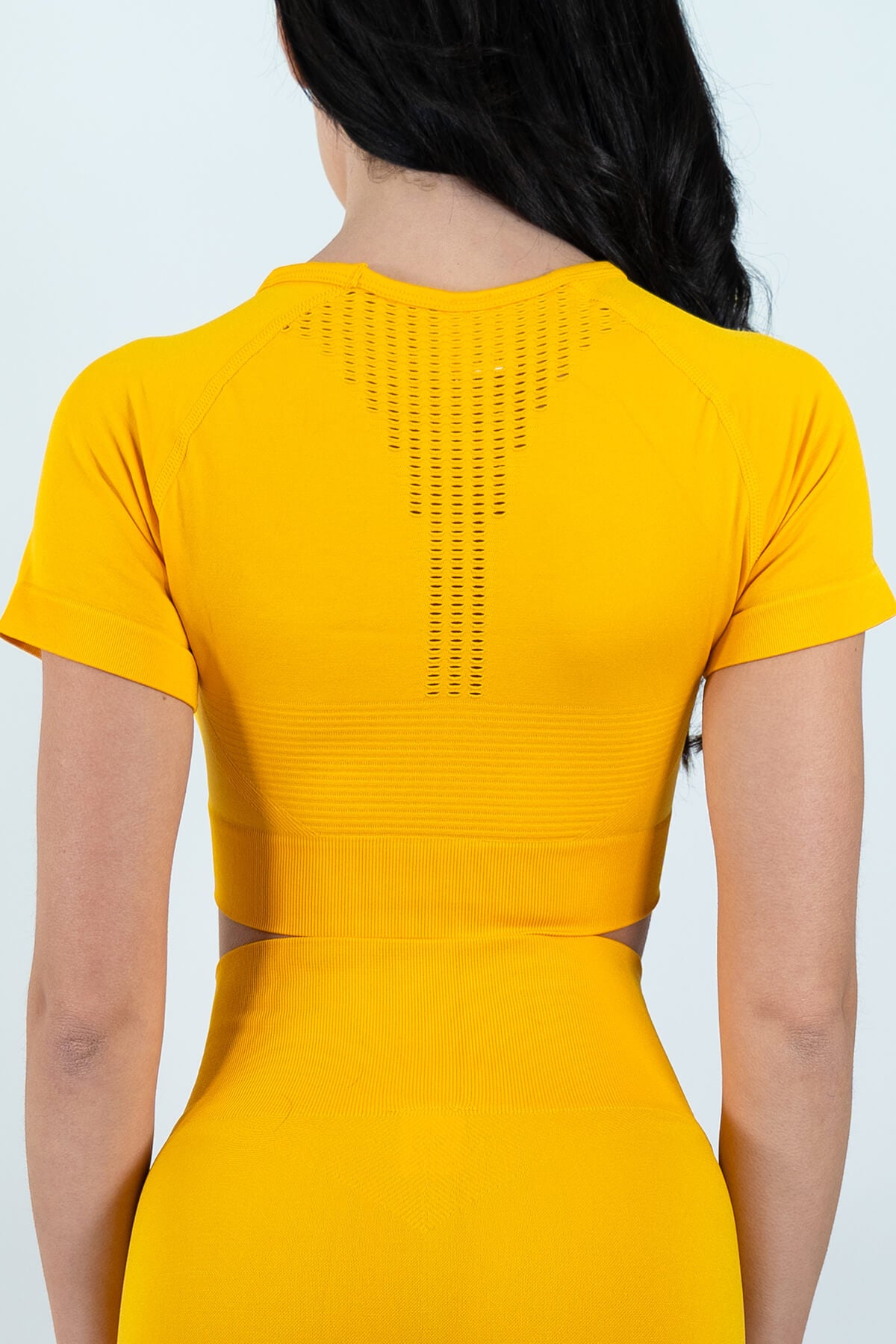 Crop-top-yellow-manica-corta-dietro.jpg
